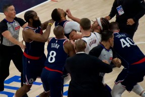 华体会下载-外援组合默契无间，篮球赛场上展现默契配合的简单介绍