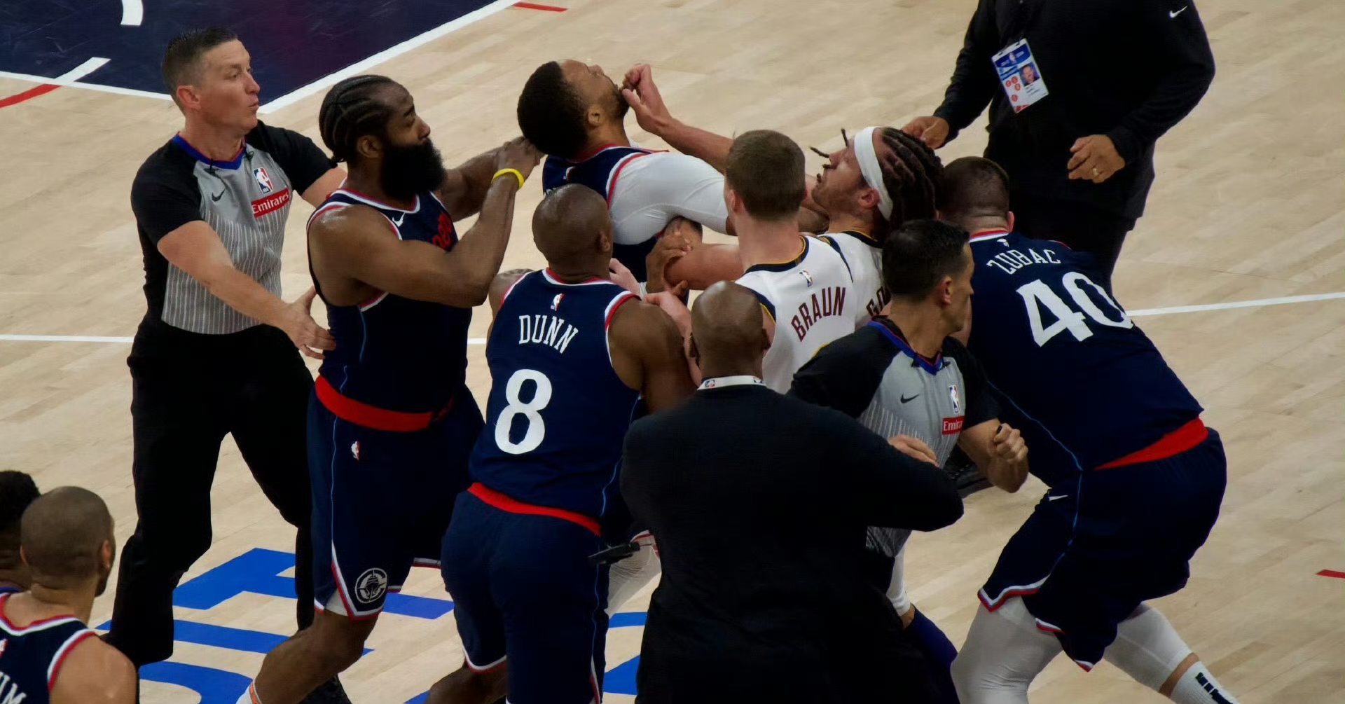 华体会下载-外援组合默契无间,篮球赛场上展现默契配合的简单介绍 第1张 华体会下载-外援组合默契无间,篮球赛场上展现默契配合的简单介绍 第1张